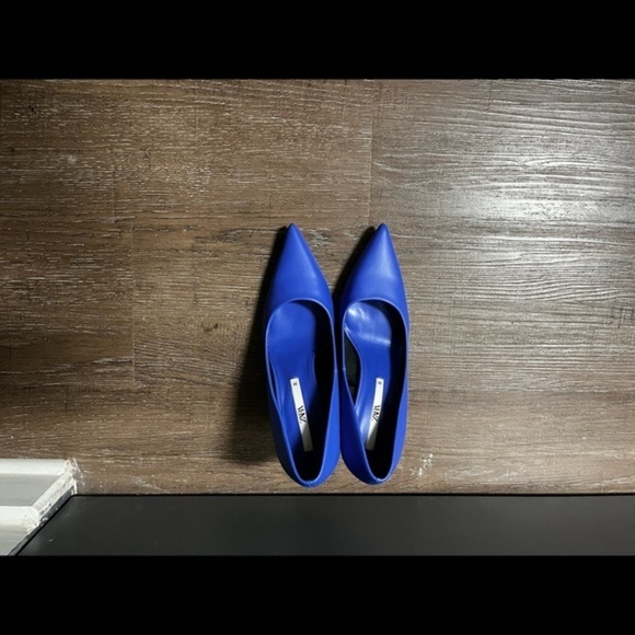 Zara pump heel 3.1 inch Heeled pumps. Thin heel. Pointed toes. - Picture 6 of 7